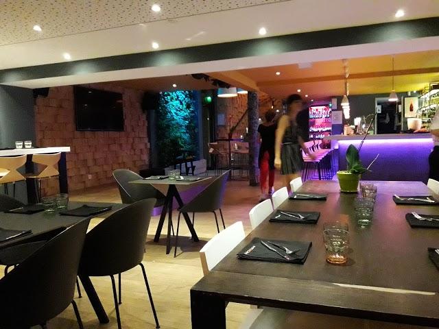 Moom & Bar