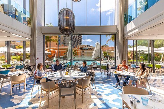 Novotel Café by Fred Ramos